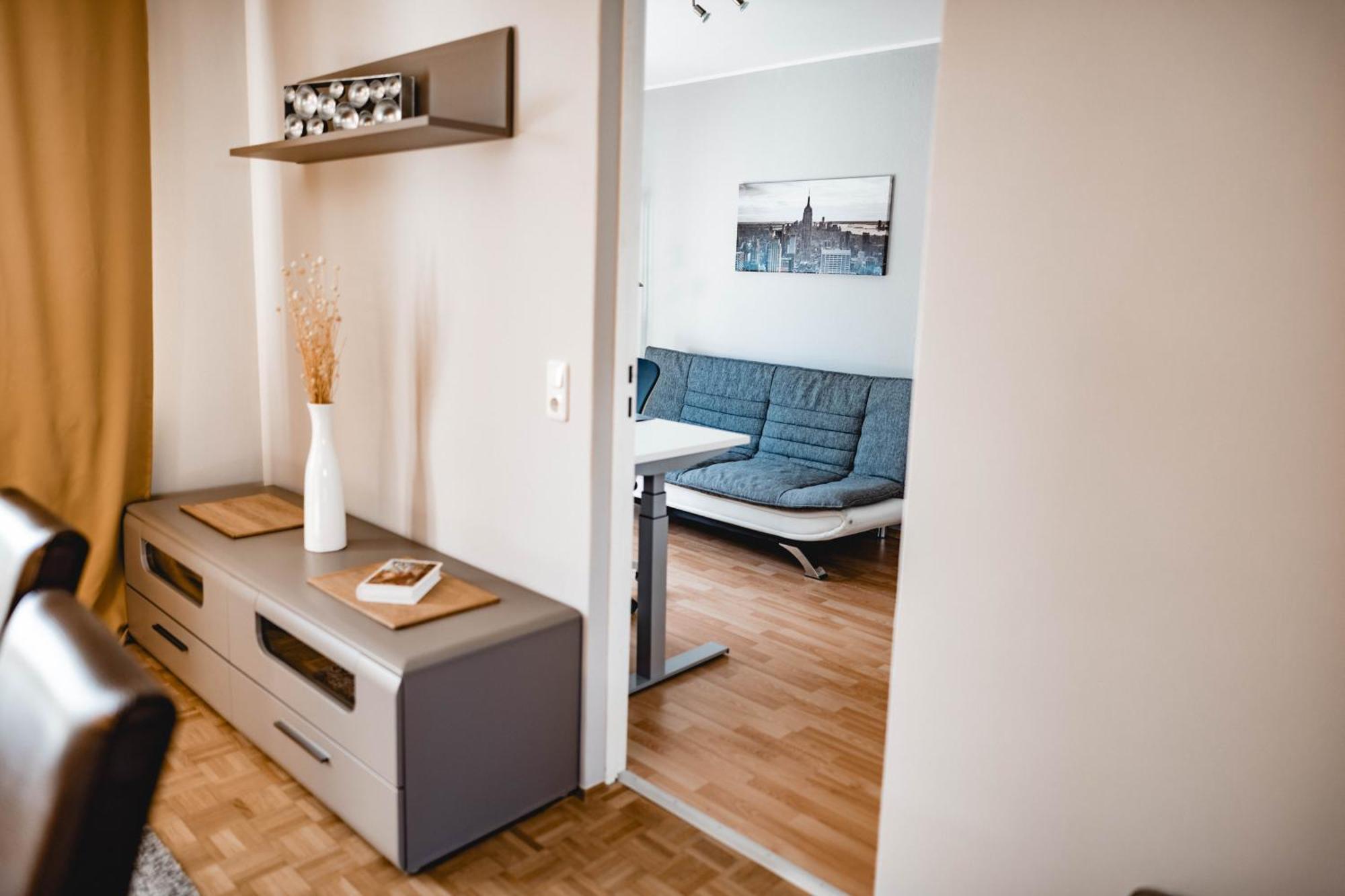 Me Homes - Grosse Moderne Designer-Wohnung Fuer Urlaub Und Business - Mit Kueche, Buero, Balkon Und 2 Parkplaetzen Bayreuth Zewnętrze zdjęcie