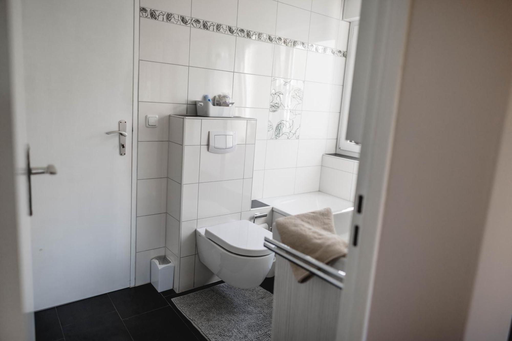 Me Homes - Grosse Moderne Designer-Wohnung Fuer Urlaub Und Business - Mit Kueche, Buero, Balkon Und 2 Parkplaetzen Bayreuth Zewnętrze zdjęcie