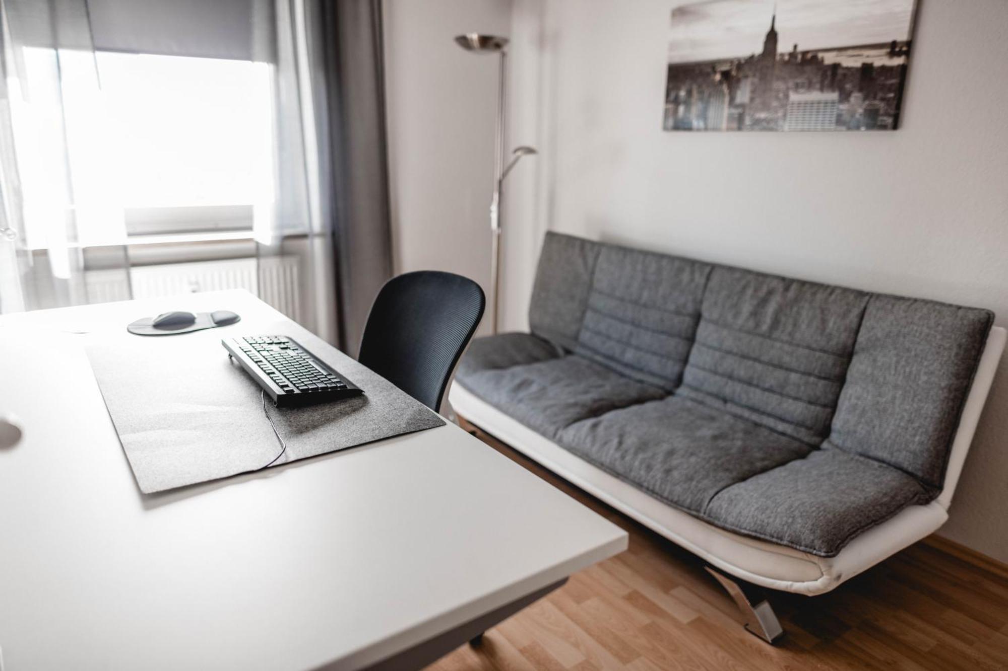 Me Homes - Grosse Moderne Designer-Wohnung Fuer Urlaub Und Business - Mit Kueche, Buero, Balkon Und 2 Parkplaetzen Bayreuth Zewnętrze zdjęcie